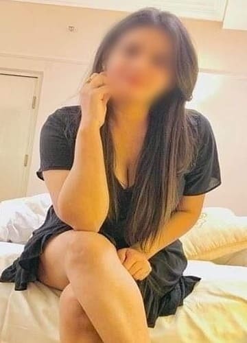 Sexy Housewife escorts in Pune face blur image