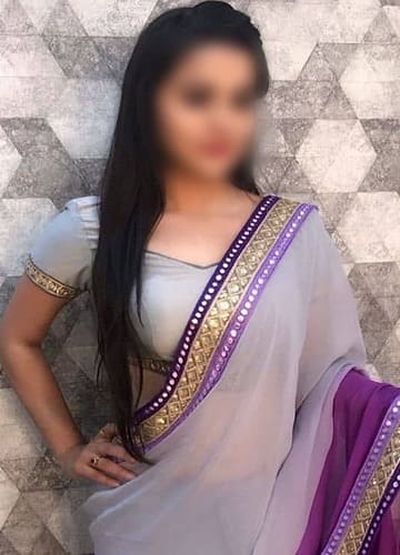 Housewife escorts Savita face blur image