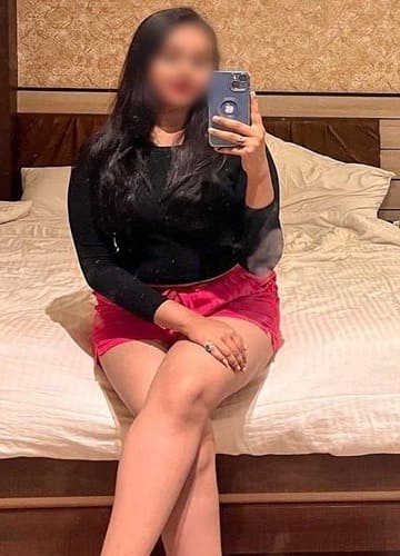 call girls models in Pune - Jaara face blur image